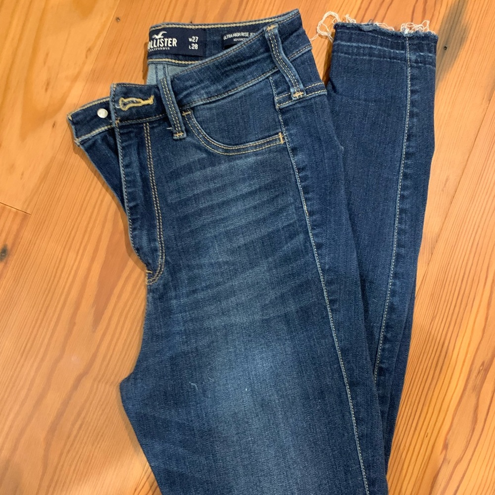 Hollister denim skinny jeans! Frayed edge!
